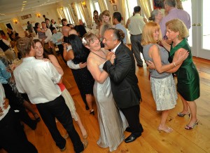 Rhinecliff Hotel Bride and Groom